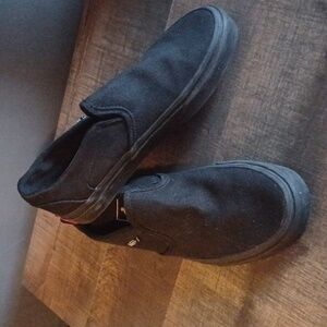 VANS - Womens Black Canvas. EUC